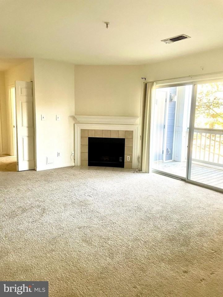 20292 Beechwood Ter Unit 201 #201 - Photo 4 of 9