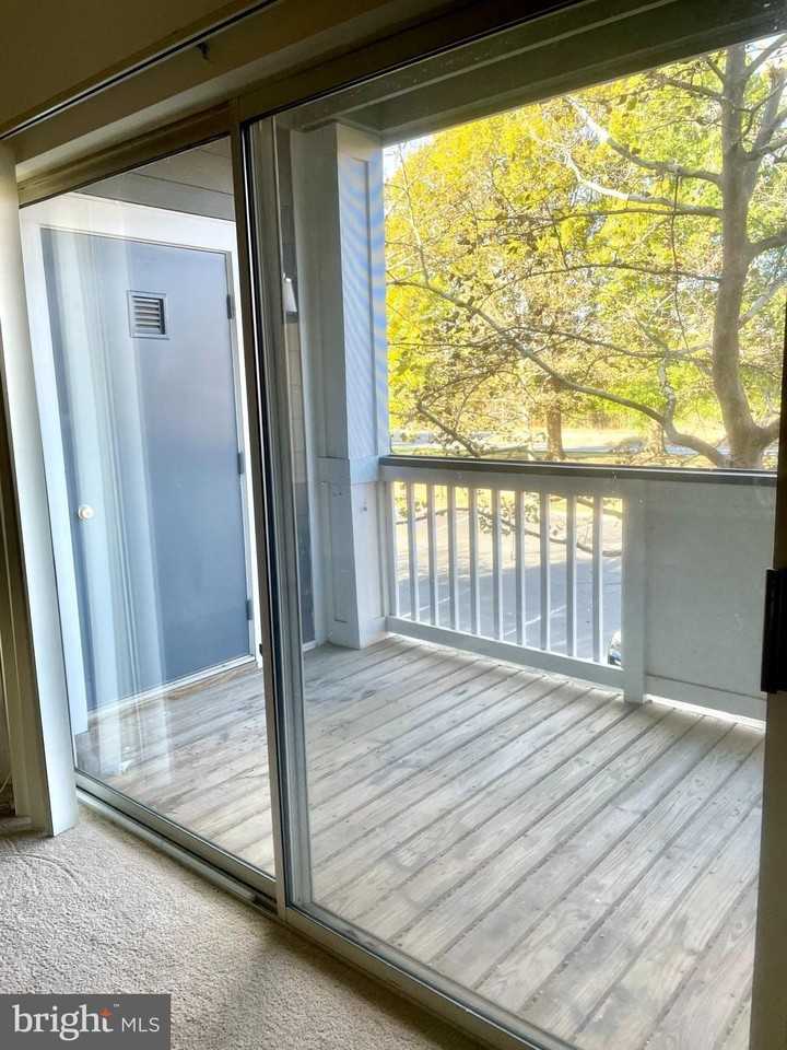 20292 Beechwood Ter Unit 201 #201 - Photo 5 of 9