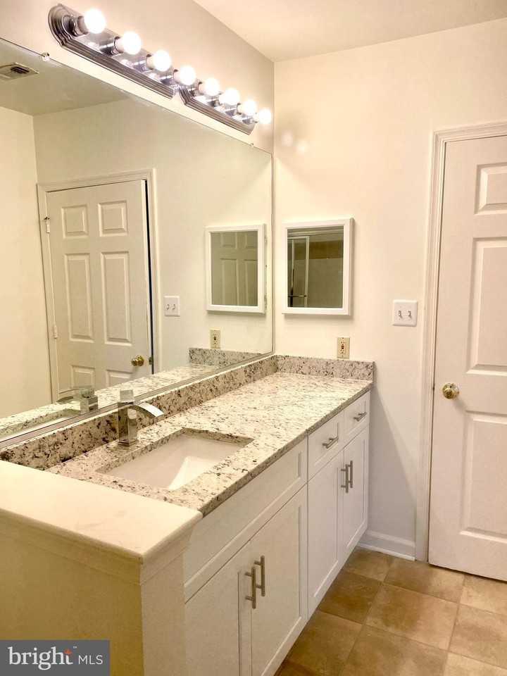 20292 Beechwood Ter Unit 201 #201 - Photo 6 of 9