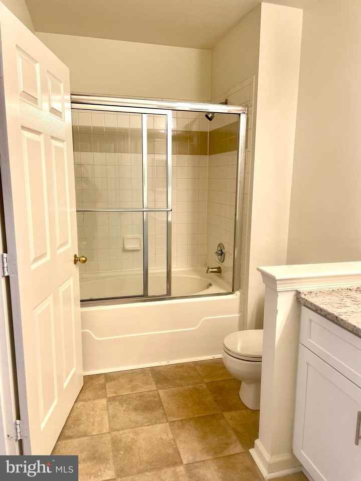 20292 Beechwood Ter Unit 201 #201 - Photo 7 of 9