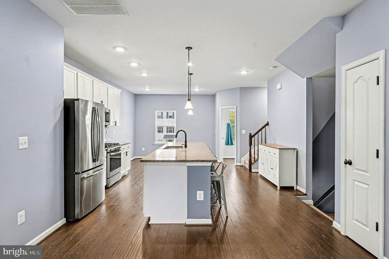 2444 Drake Ln - Photo 4 of 22