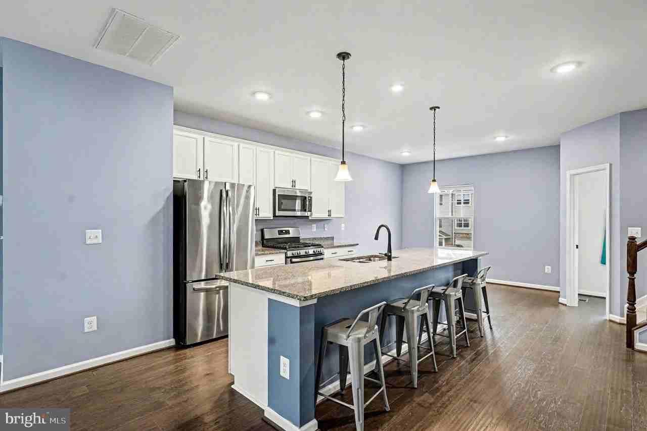 2444 Drake Ln - Photo 5 of 22