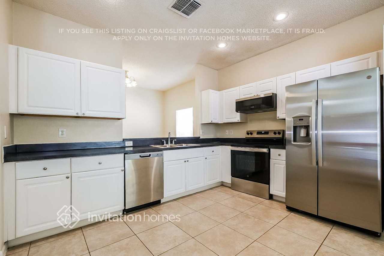 4301 Waterside Pointe Cir - Photo 6 of 17