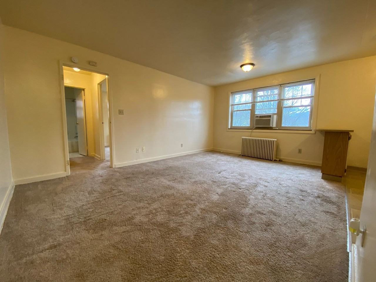 Chestnut Manor - Photo 2 of 7