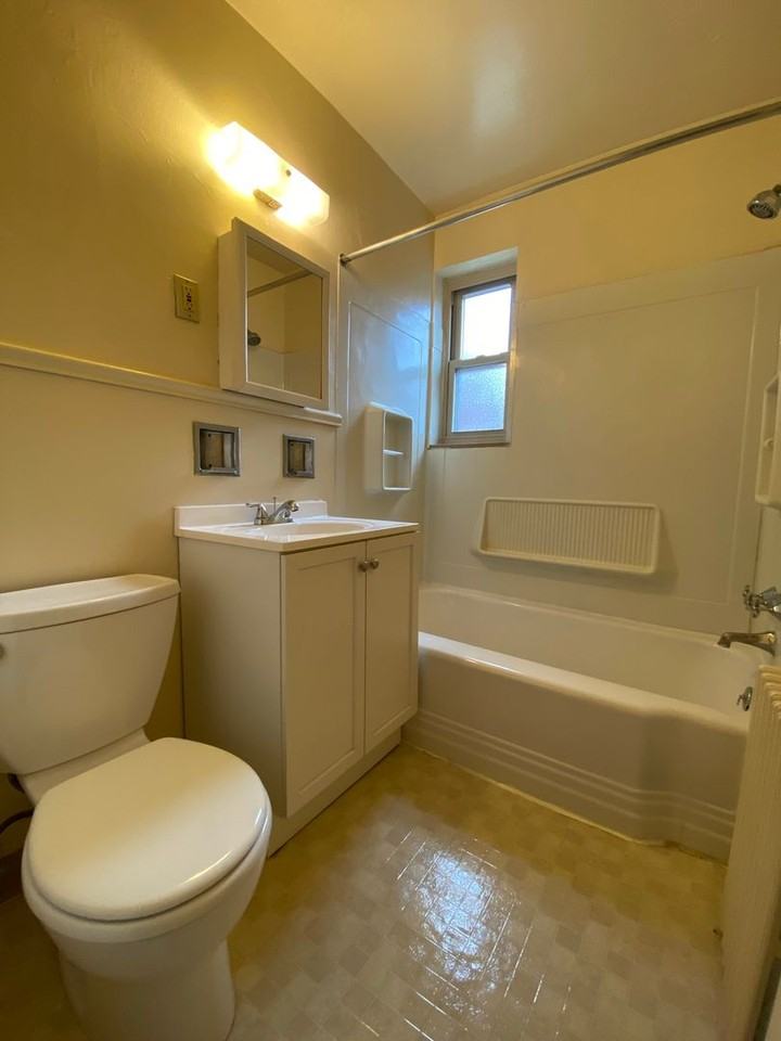 Chestnut Manor - Photo 4 of 7