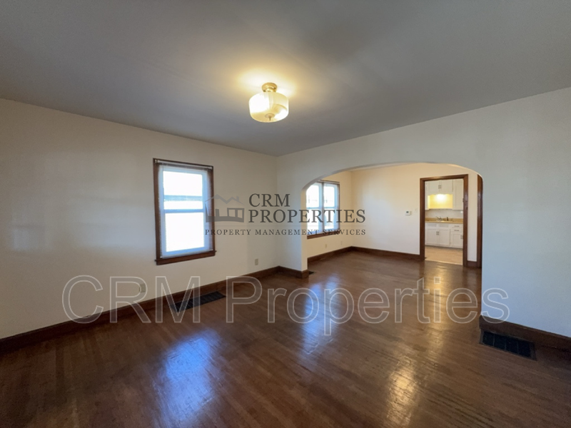 933 N Linwood Ave - Photo 4 of 21