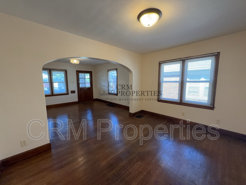 933 N Linwood Ave - Photo 6 of 21