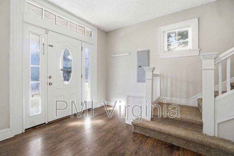 630 W 36th St - Photo 3 of 38