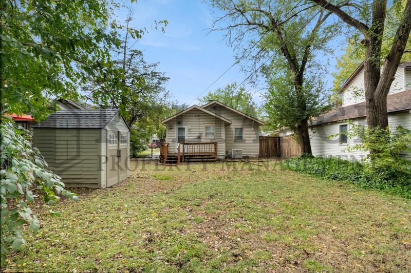 222 S Edwards Ave - Photo 4 of 20