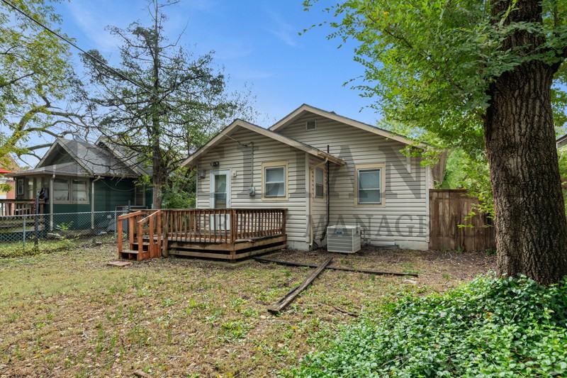 222 S Edwards Ave - Photo 5 of 20