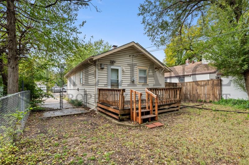 222 S Edwards Ave - Photo 6 of 20