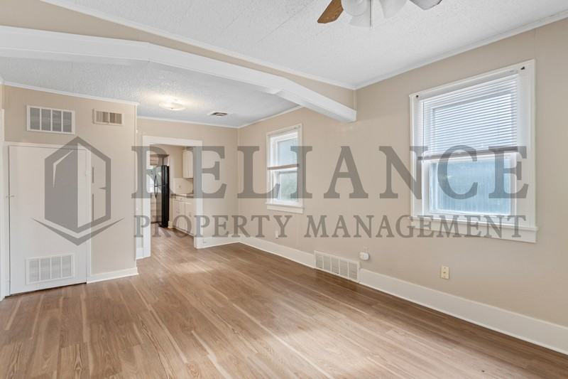 222 S Edwards Ave - Photo 7 of 20