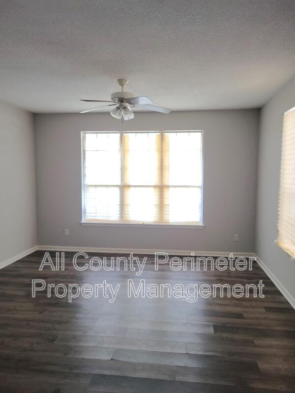 7620 Creekside Ln - Photo 2 of 16