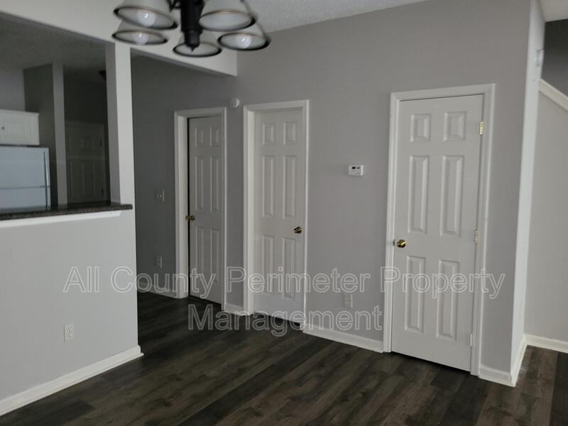 7620 Creekside Ln - Photo 4 of 16