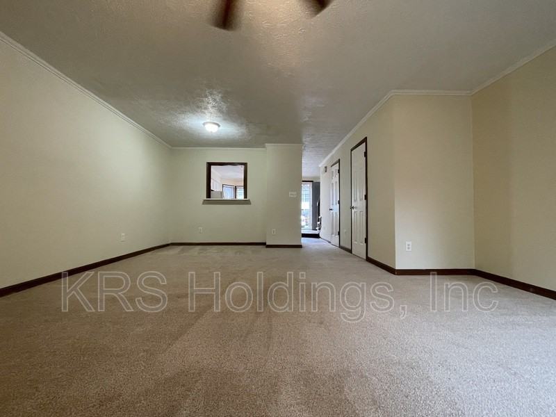 208 Susan Constant Drive - Photo 3 of 14