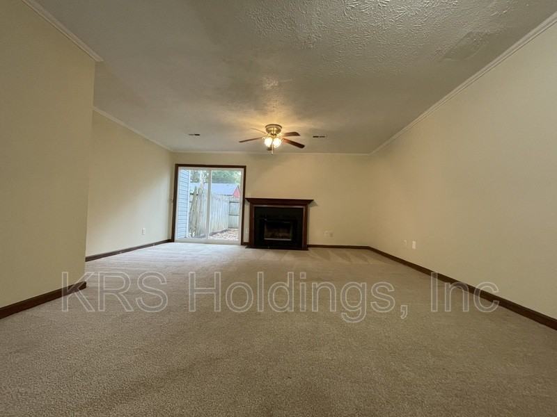 208 Susan Constant Drive - Photo 4 of 14