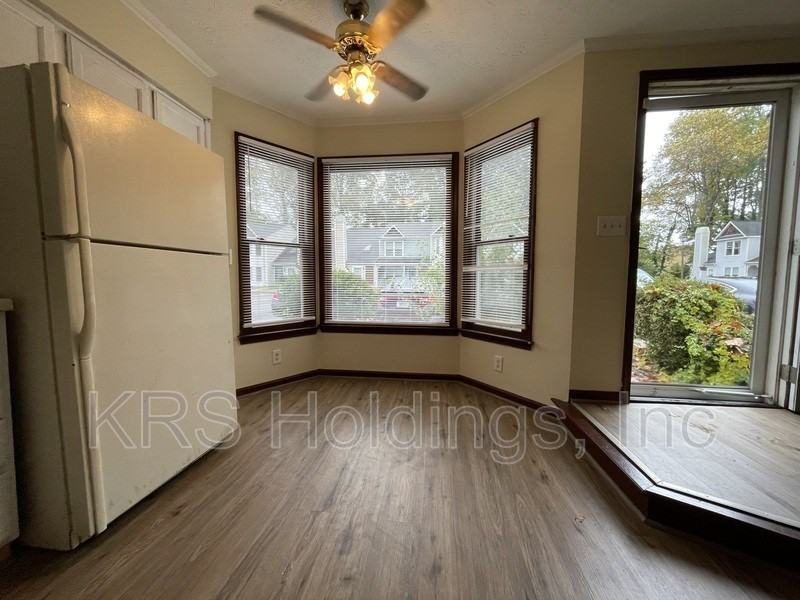 208 Susan Constant Drive - Photo 5 of 14