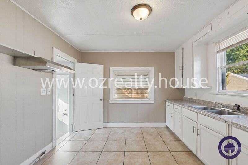 1005 Elysian Avenue - Photo 5 of 19