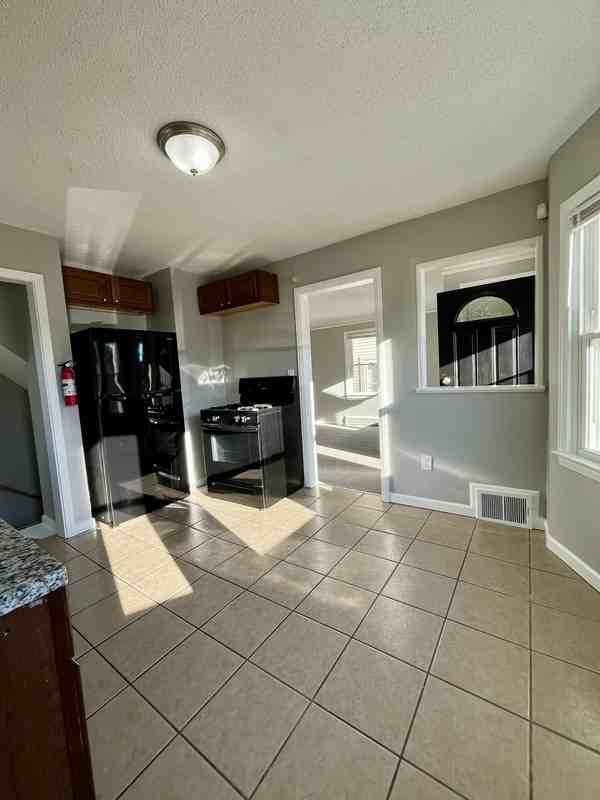 2112 Euclid Street - Photo 4 of 14