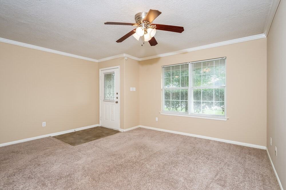 1014 Vera Cruz Dr - Photo 2 of 14