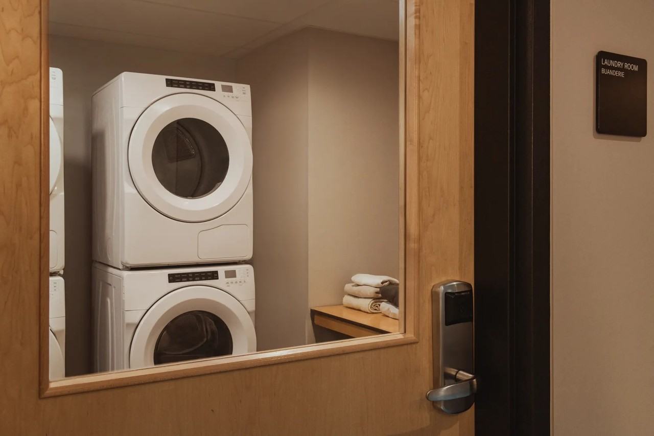 161 LAURIER - Photo 3 of 47