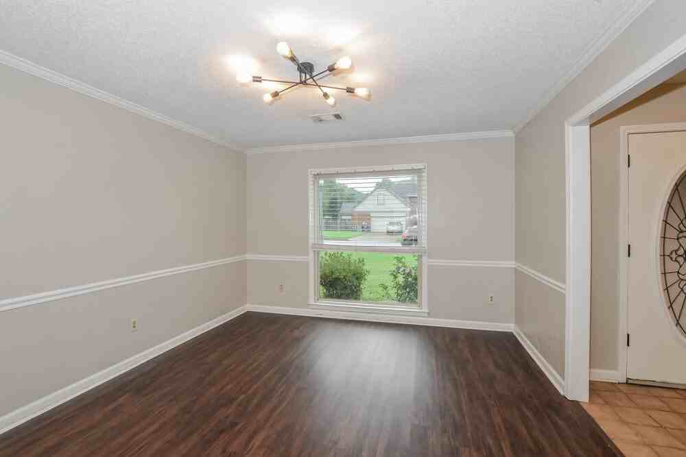 1960 Maple Creek Dr - Photo 6 of 17