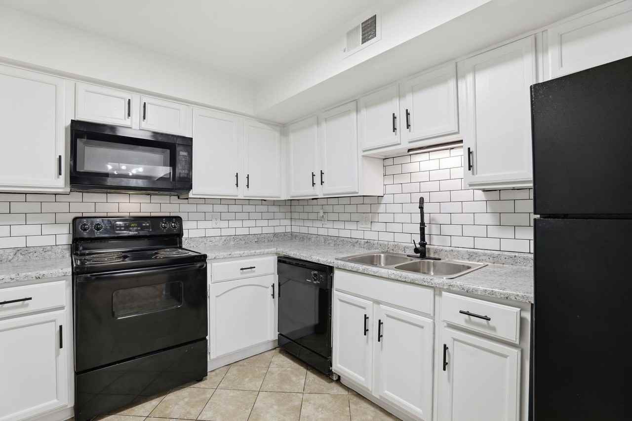 The Lenox Apartment Homes - Photo 4 of 50