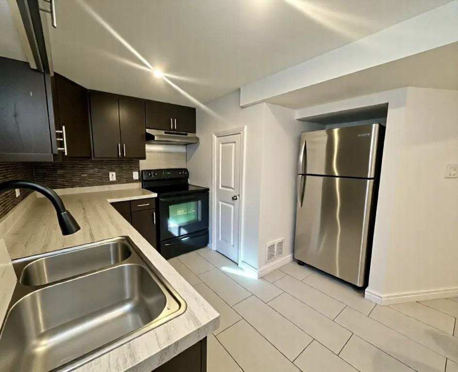 38 Clarendon Ave - Photo 2 of 10