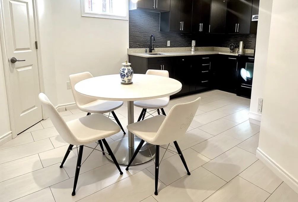 38 Clarendon Ave - Photo 4 of 10