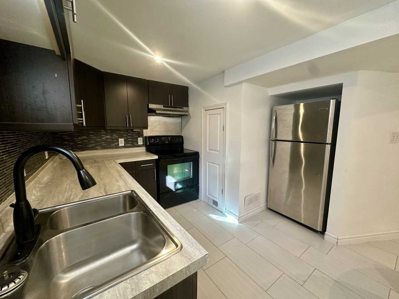 38 Clarendon Ave - Photo 3 of 10