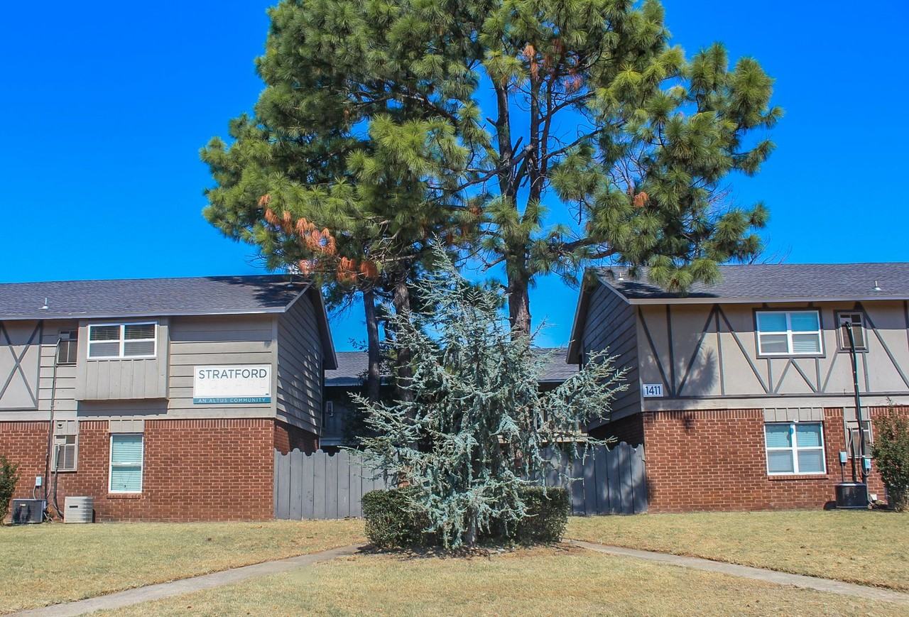 Stratford Square Apartments - Photo 3 of 8