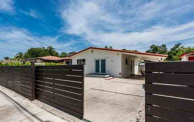 350 Nw 50th St - Photo 2 of 27