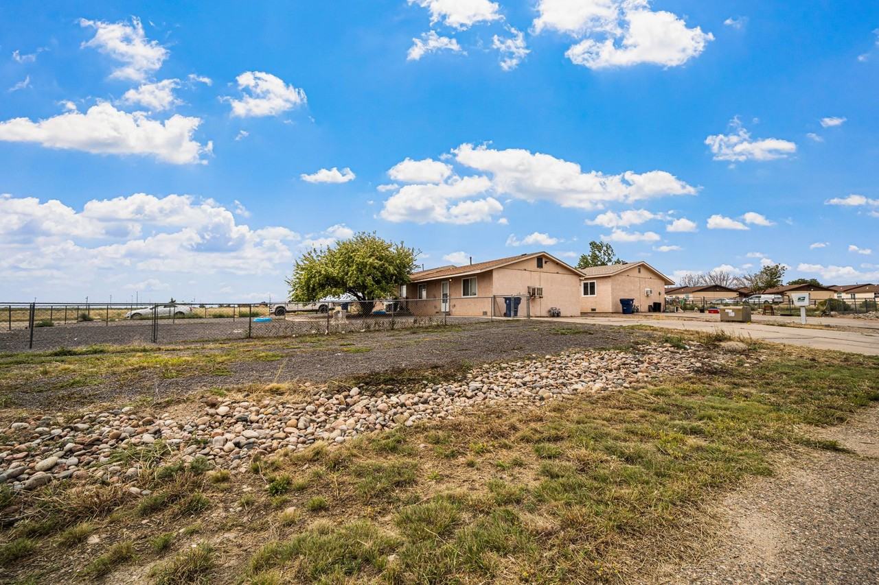 1066 East Mallon Drive - Photo 2 of 21