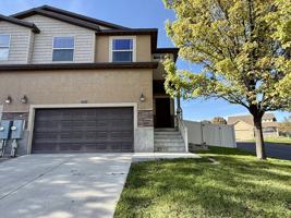 featured image of 609 Goldenrod Way North