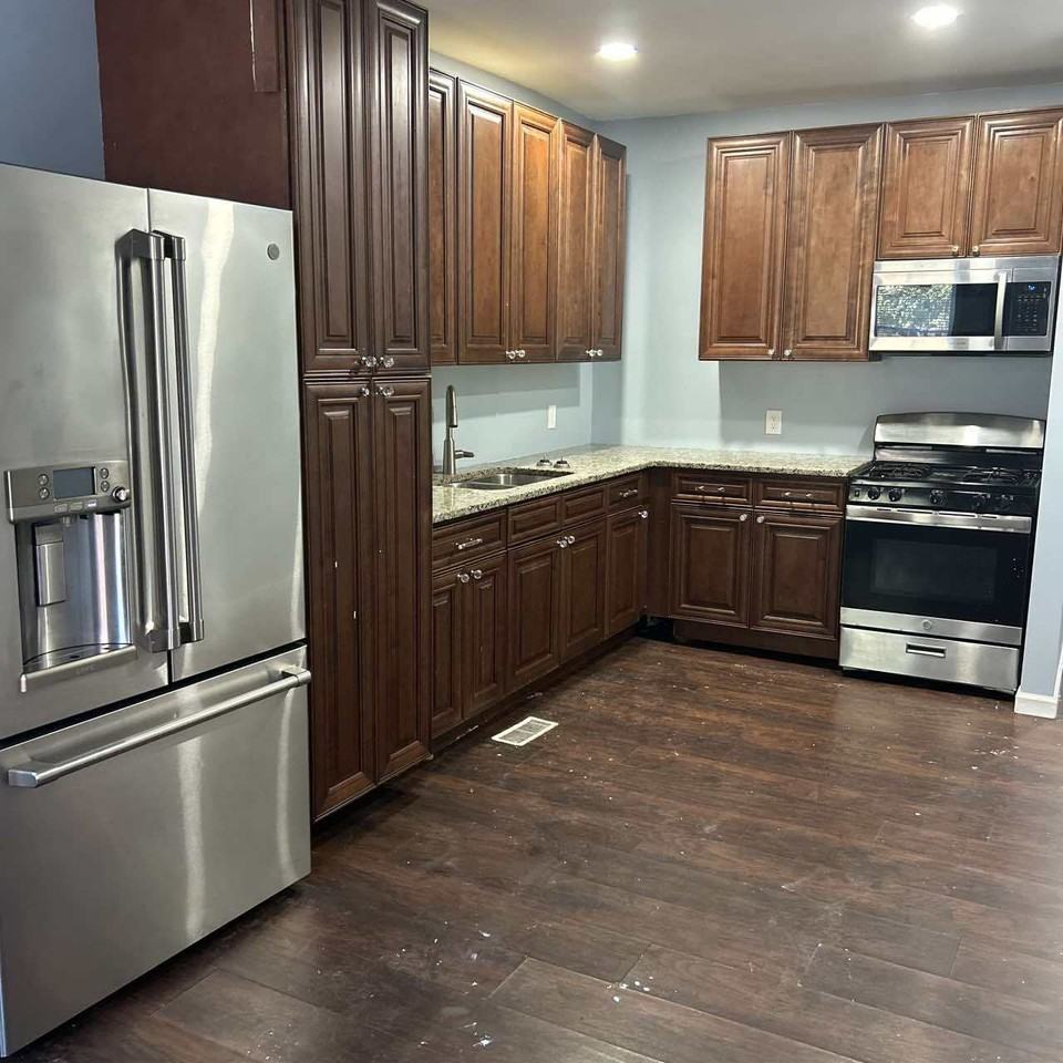 6th - 608 - W - Apt 1 - Photo 3 of 5