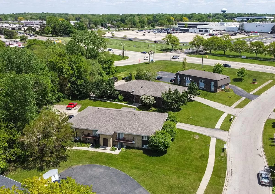 4456 Carthage Drive - Photo 2 of 8