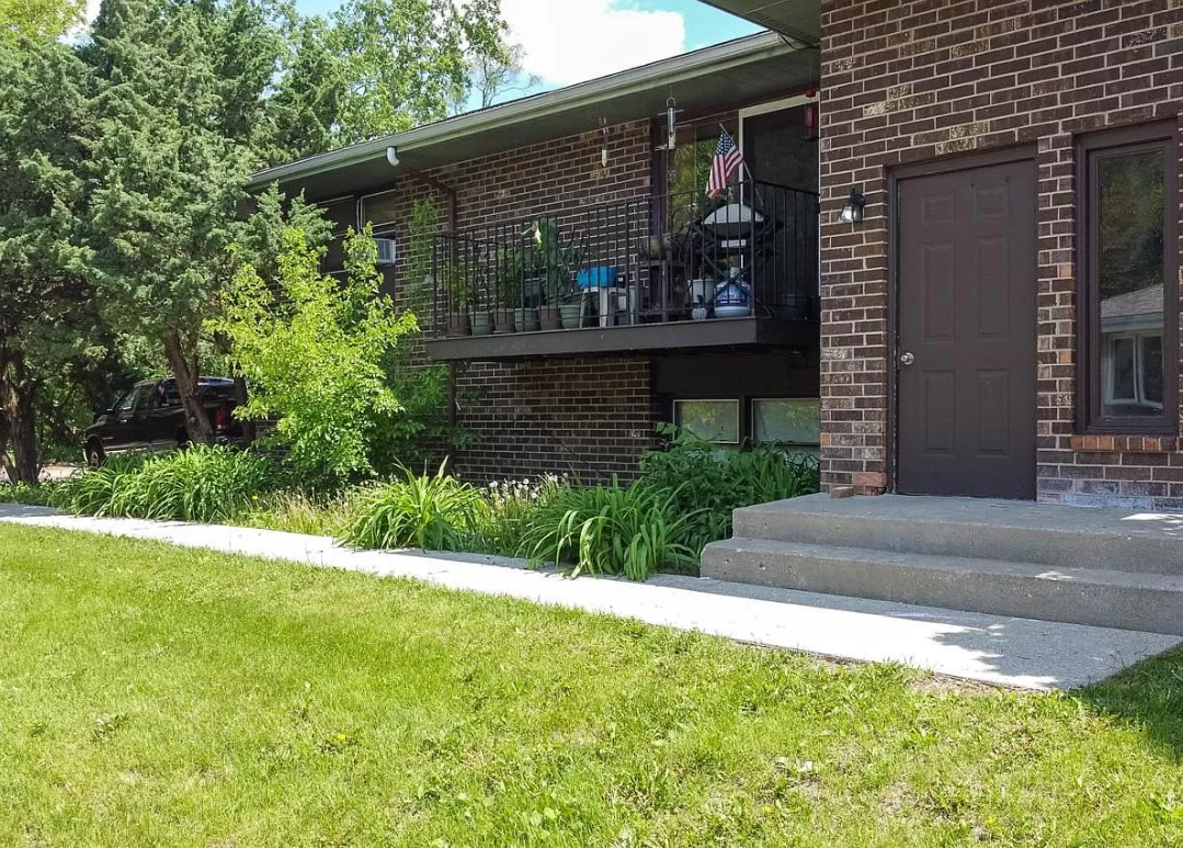 4456 Carthage Drive - Photo 3 of 8