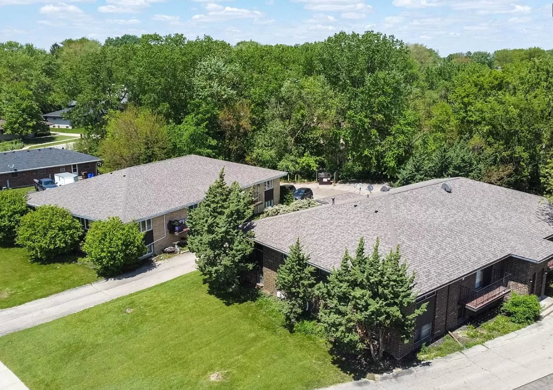 4456 Carthage Drive - Photo 4 of 8