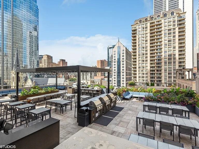 30 E Huron St - Photo 7 of 10