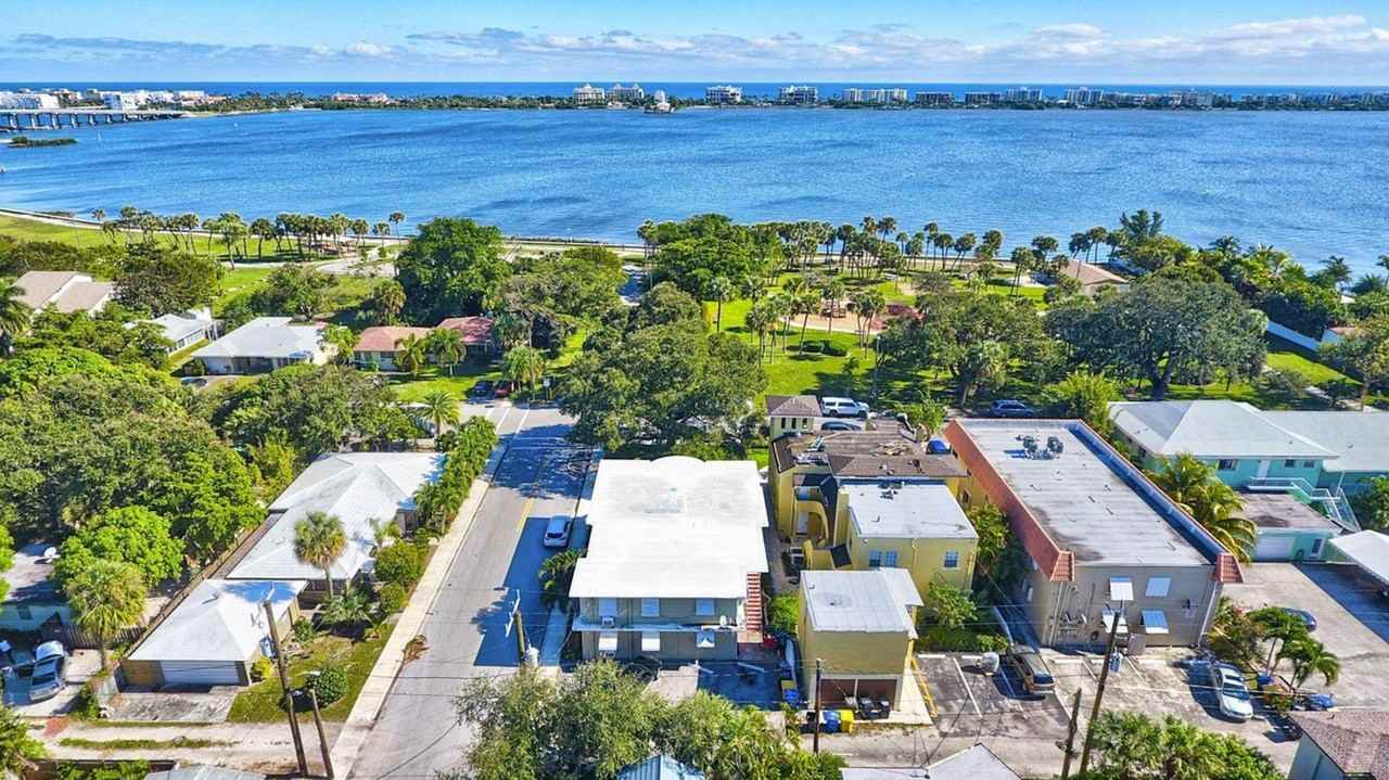 401 S Lakeside Dr Lake Worth, FL 33460 - Photo 4 of 8