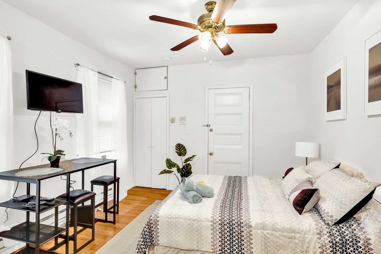 1131 Spruce St - Photo 3 of 50