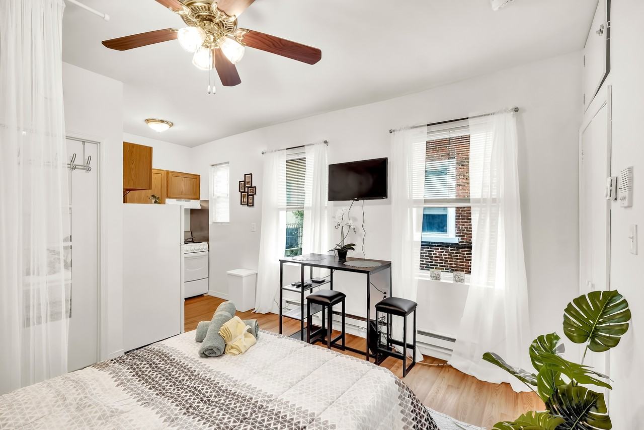 1131 Spruce St - Photo 5 of 50