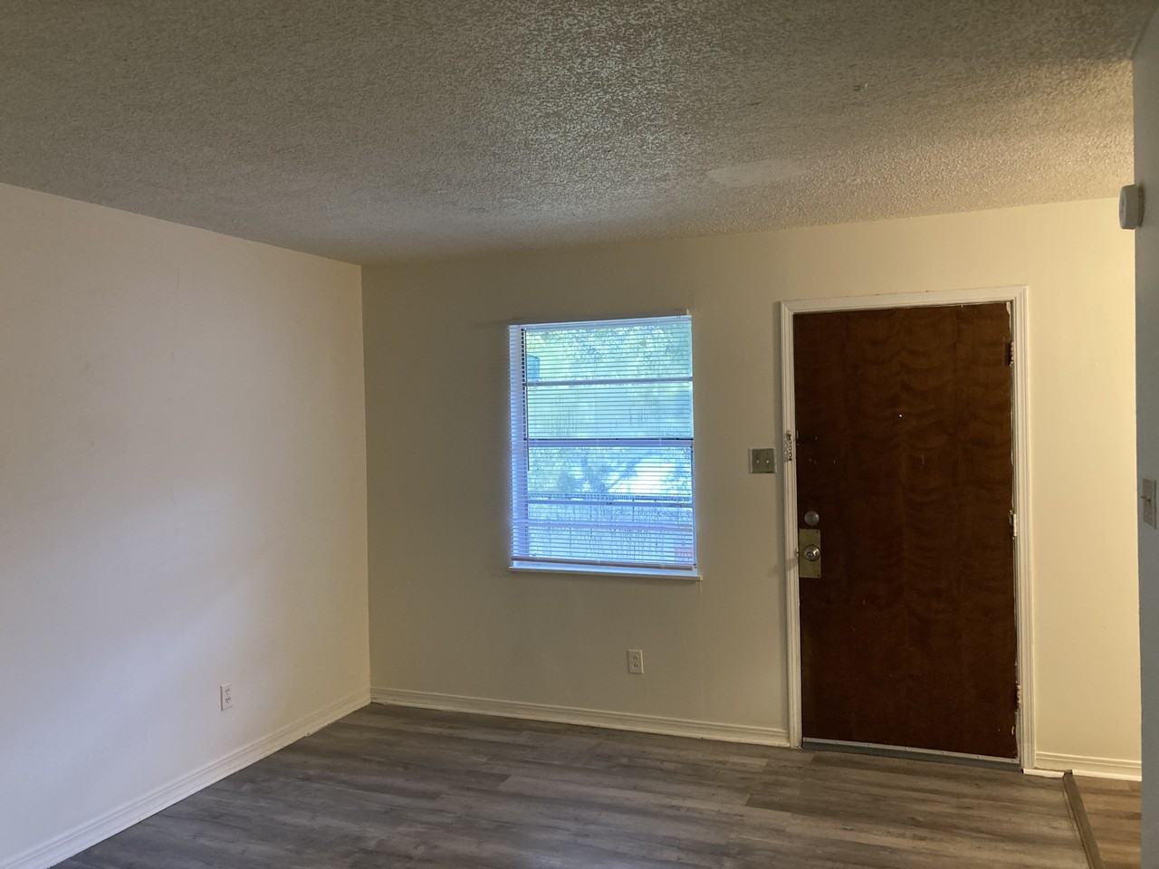 220 May Avenue - Photo 4 of 16