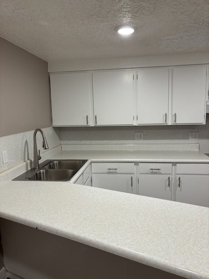 765 South Boulevard - Photo 2 of 10