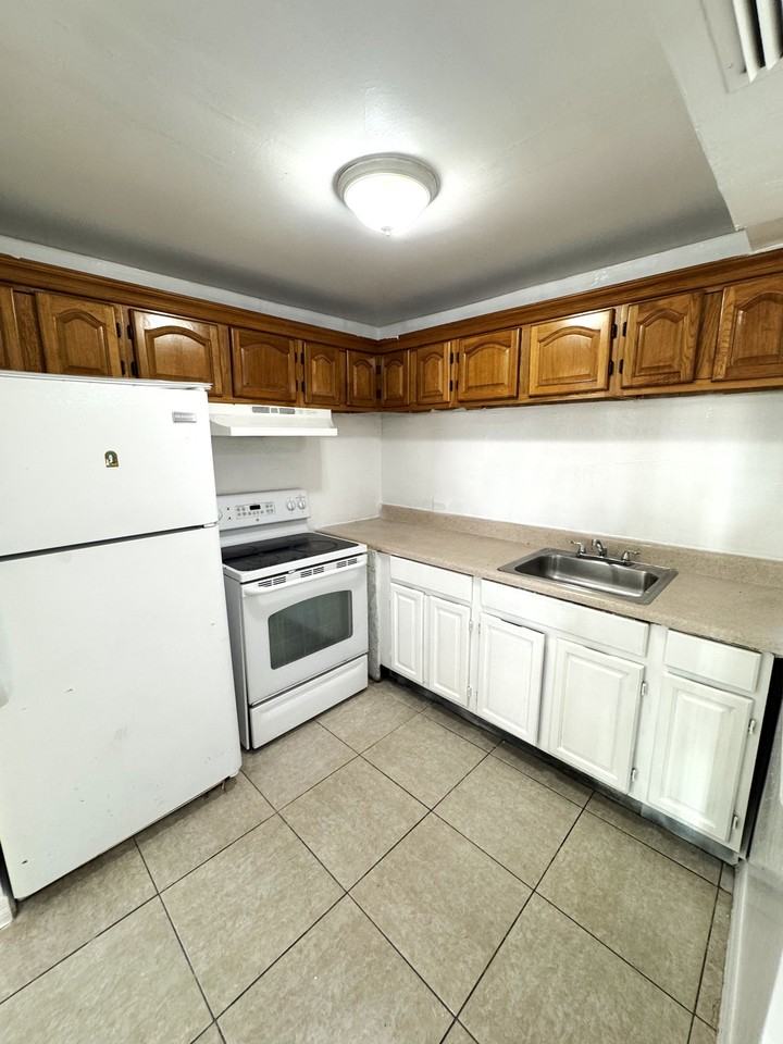 NEW CASTLE APARTMENTS LLC - Photo 7 of 42