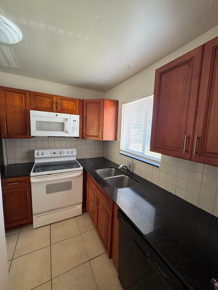 932 & 933 Kalmia - Photo 4 of 12