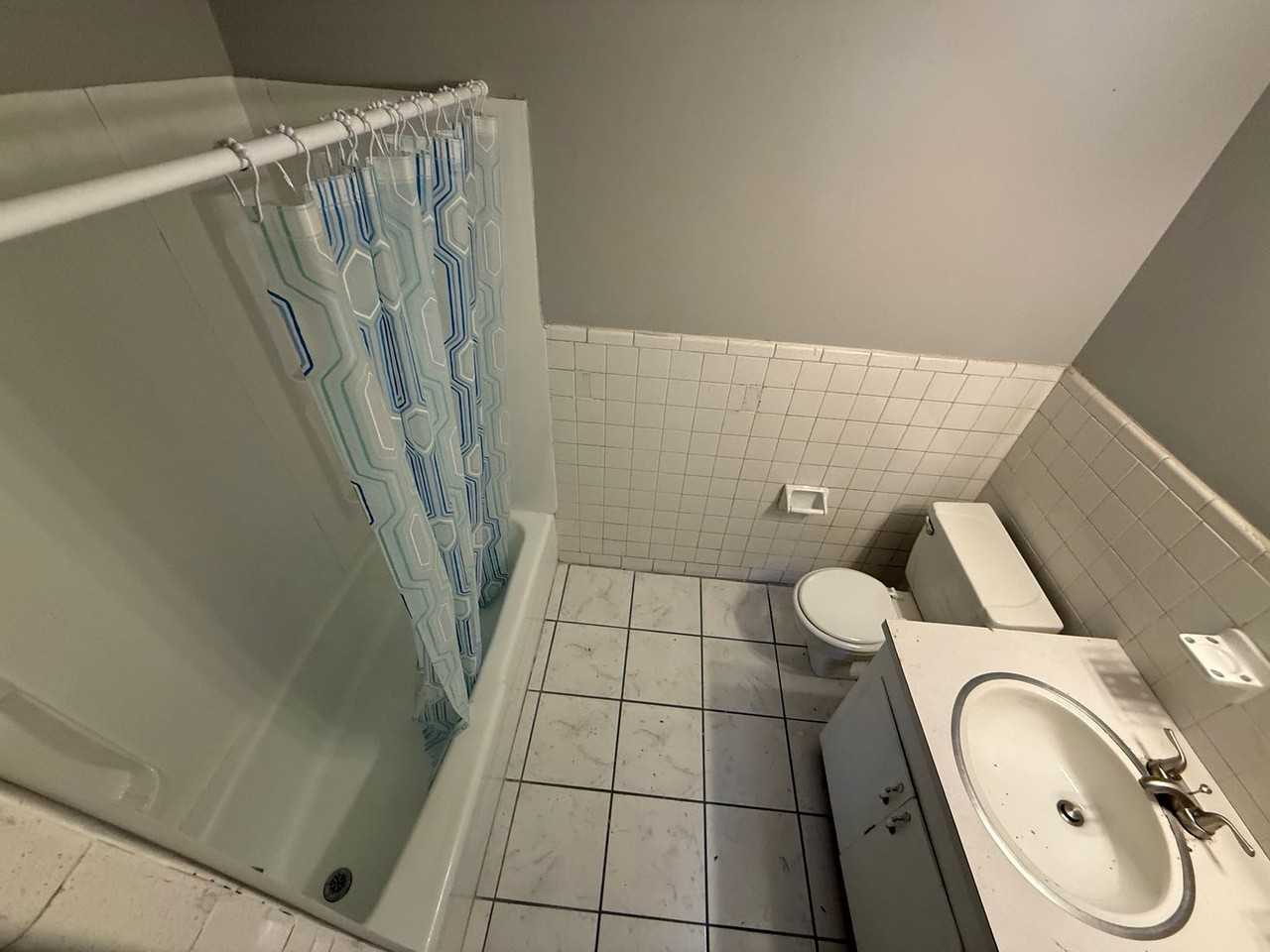 121B N Robinson St - Photo 2 of 4