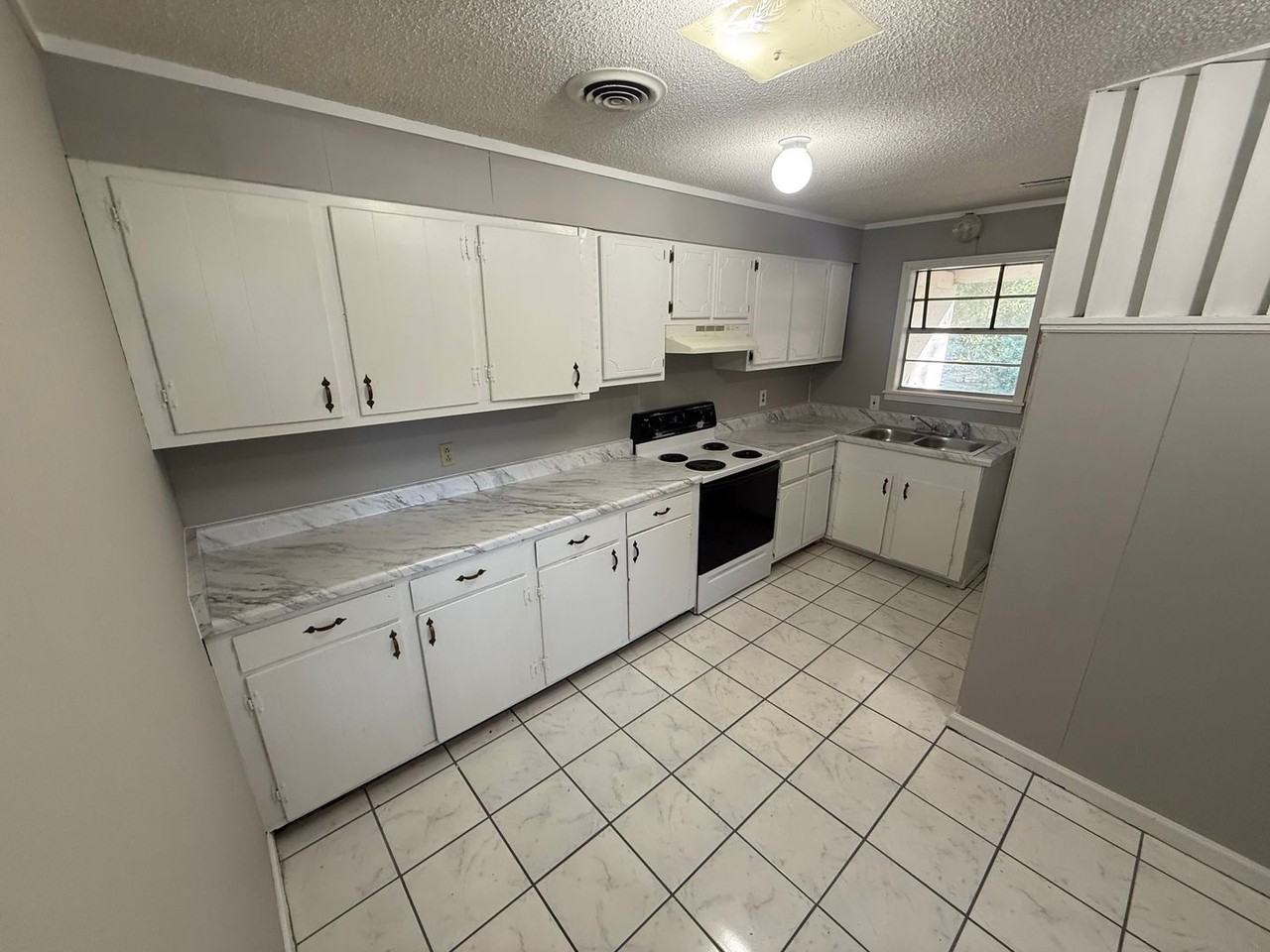 121B N Robinson St - Photo 4 of 4