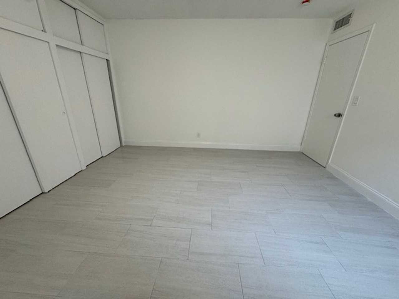 315 S Crescent Dr Hollywood, FL 33021 - Photo 5 of 7