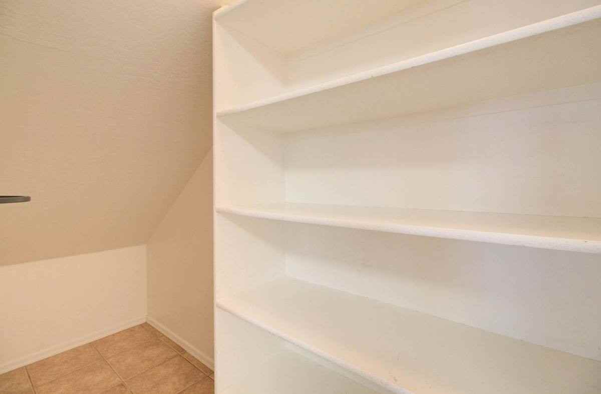 17762 W Hearn Rd - Photo 3 of 10